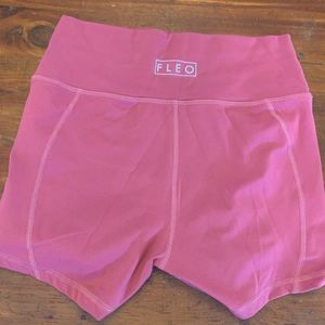 Size medium high rise Fleo shorts EUC